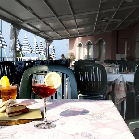 Otel Merano Brenzone sul Garda
